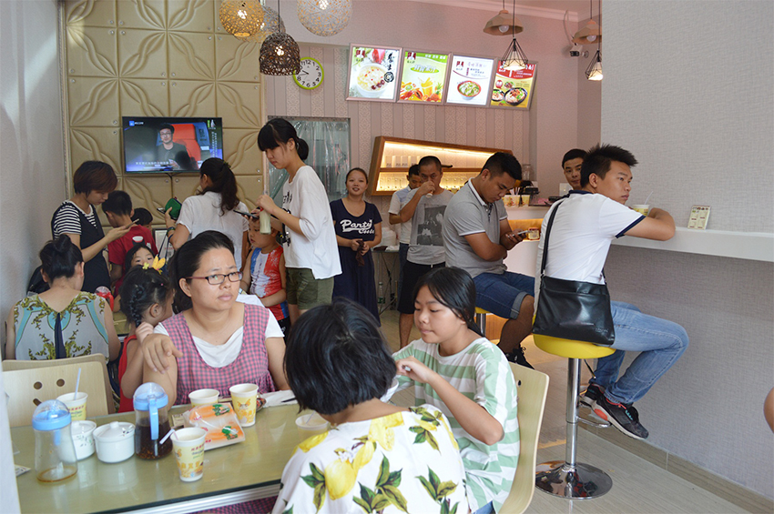 如何讓自己的小吃店被更多消費(fèi)者喜歡？